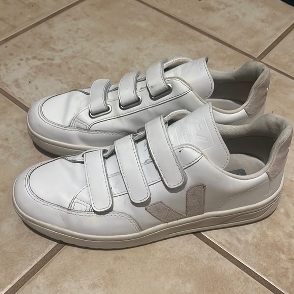 Veja Shoes - Veja tri-Velcro strap sneakers